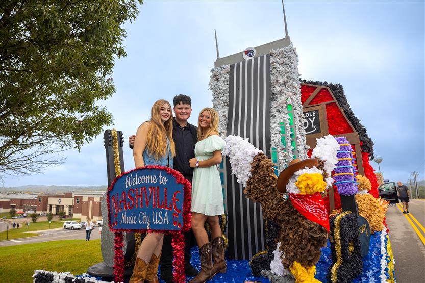 Students participate in Independence High homecoming parade